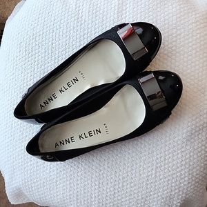 Women's Anne Klein iFlex Size 8.5M Black Flats